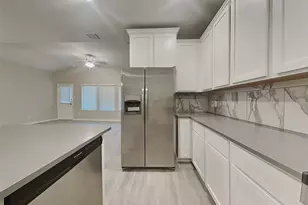 227 Murrieta Ln, Rosharon, TX 77583 - Photo 5