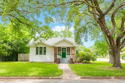 202 10th Avenue N, Texas City, TX 77590 - Photo 1