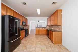 8914 Parlin Ridge Dr, Houston, TX 77040 - Photo 11