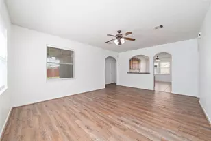 8914 Parlin Ridge Dr, Houston, TX 77040 - Photo 9