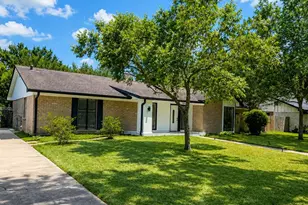 104 Burgundy Ln, League City, TX 77573 - Photo 1