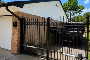 104 Burgundy Ln, League City, TX 77573 - Photo 3