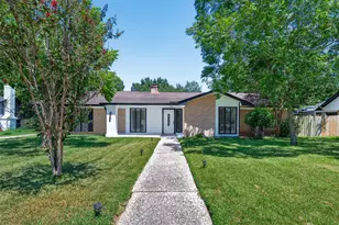 104 Burgundy Ln, League City, TX 77573 - Photo 5