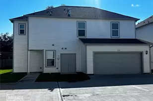 120 Pecan Ln, Lake Jackson, TX 77566 - Photo 1