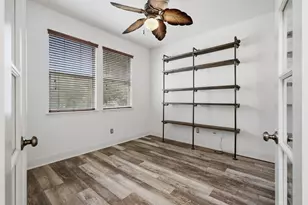 18 Cloud Bank Pl, The Woodlands, TX 77382 - Photo 5