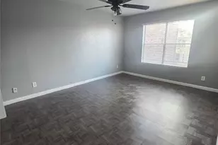 9898 Club Creek Dr, Houston, TX 77036 - Photo 7