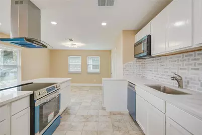 2306 19th Avenue N, Texas City, TX 77590 - Photo 7