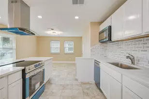 2306 19th Ave N, Texas City, TX 77590 - Photo 7