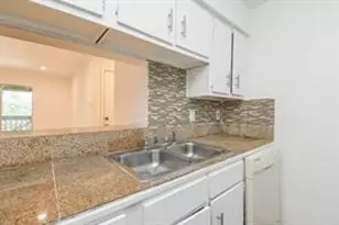 7200 Clarewood Dr, Houston, TX 77036 - Photo 5
