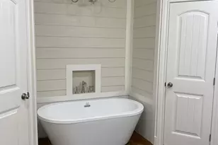 106 Joan St, Zavalla, TX 75980 - Photo 3