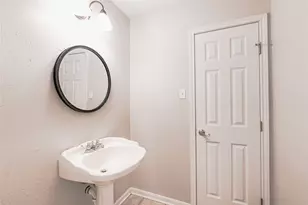 2827 Oakside Dr, Bryan, TX 77802 - Photo 11