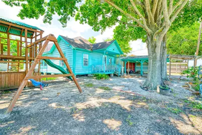 323 Avenue J, Baytown, TX 77520 - Photo 3