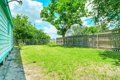 323 Avenue J, Baytown, TX 77520 - Photo 25