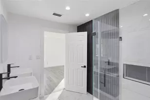 4516 Werner St, Houston, TX 77022 - Photo 15