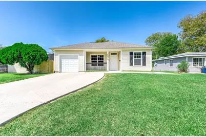 1530 1st Avenue N, Texas City, TX 77590 - Photo 1