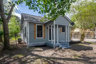 211 W South St, Alvin, TX 77511 - Photo 3
