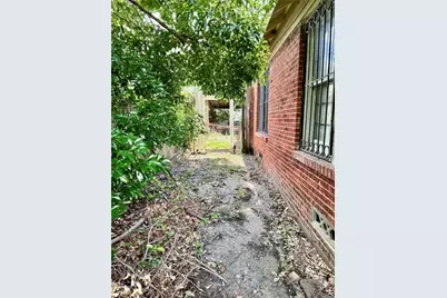 105 Dresden Street, Houston, TX 77012 - Photo 9