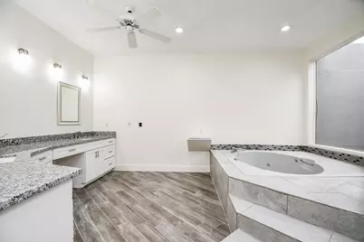 8115 Fondren Lake Drive, Houston, TX 77071 - Photo 9