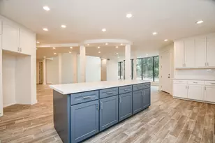 8115 Fondren Lake Dr, Houston, TX 77071 - Photo 9