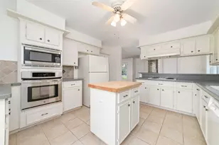 11838 Riverview Dr, Houston, TX 77077 - Photo 7
