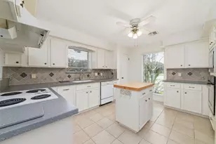 11838 Riverview Dr, Houston, TX 77077 - Photo 5