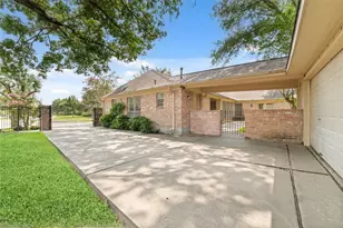 11838 Riverview Dr, Houston, TX 77077 - Photo 3