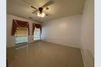 7106 Pella Dr, Houston, TX 77036 - Photo 5