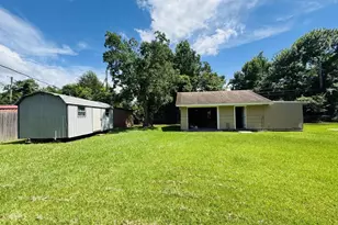 4012 Hillcrest St, Liberty, TX 77575 - Photo 13