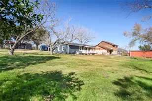 407 N Amthor St, Bellville, TX 77418 - Photo 19