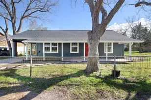 407 N Amthor St, Bellville, TX 77418 - Photo 3