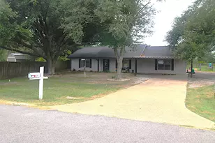 1319 N Tammye Ln W, Madisonville, TX 77864 - Photo 1