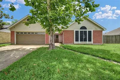 3 Chuckwagon Court, Angleton, TX 77515 - Photo 1