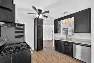 9858 Sageaspen Ln, Houston, TX 77089 - Photo 7