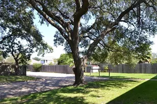 1867 Florida Dr, Seabrook, TX 77586 - Photo 9