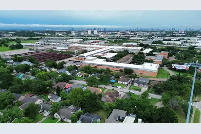 2015 Des Jardines Street, Houston, TX 77023 - Photo 37