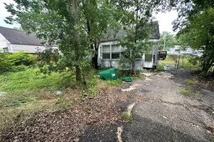 2015 Des Jardines St, Houston, TX 77023 - Photo 31