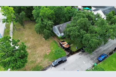 2015 Des Jardines Street, Houston, TX 77023 - Photo 33