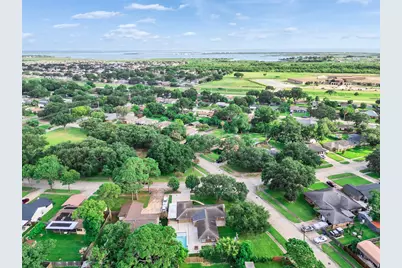 203 22nd Avenue N, Texas City, TX 77590 - Photo 33