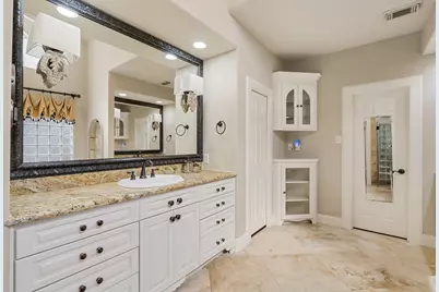 162 N Taylor Point Drive, The Woodlands, TX 77382 - Photo 19