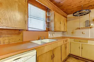 1712 Hwy 87, Crystal Beach, TX 77650 - Photo 17