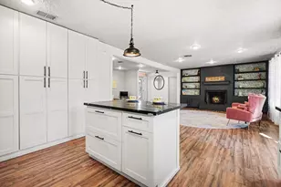 101 W Larkspur Dr, Hillcrest Village, TX 77511 - Photo 7