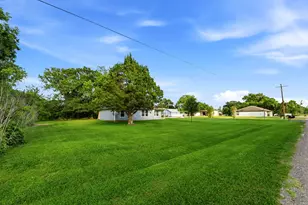 609 Washington Ave, Anahuac, TX 77514 - Photo 5