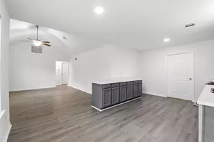 609 Washington Ave, Anahuac, TX 77514 - Photo 15