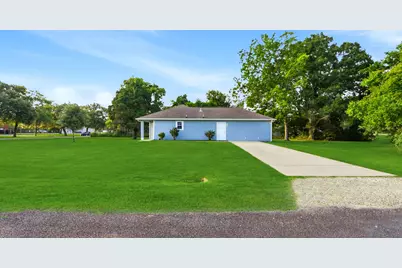 609 Washington Avenue, Anahuac, TX 77514 - Photo 3