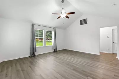 609 Washington Avenue, Anahuac, TX 77514 - Photo 9