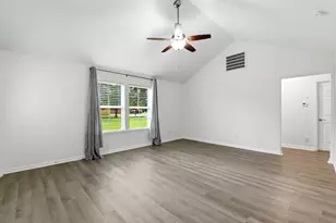 609 Washington Ave, Anahuac, TX 77514 - Photo 9