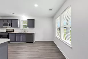 609 Washington Ave, Anahuac, TX 77514 - Photo 13