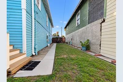 4417 Avenue O 1/2, Galveston, TX 77550 - Photo 5