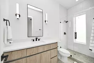 1601 W 25th St, Houston, TX 77008 - Photo 7