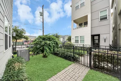 2719 Clinton Drive, Houston, TX 77020 - Photo 9
